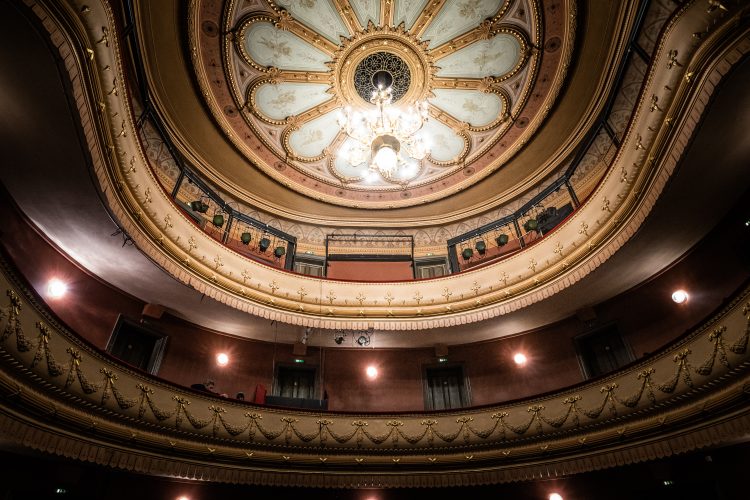Stora scen, Örebro Teater 2021. Foto: Mats Bäcker.