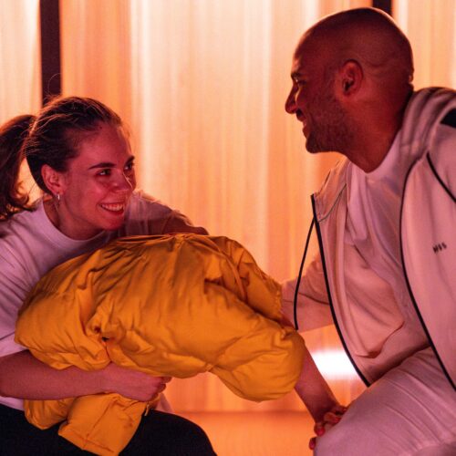 Arina Katchinskaia och Magdi Saleh i Stum på Örebro Teater 2025. Foto: Erik Wärlegård
