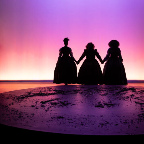 Tre systrar – Örebro Teater 2026 Foto: Jenny Baumgartner