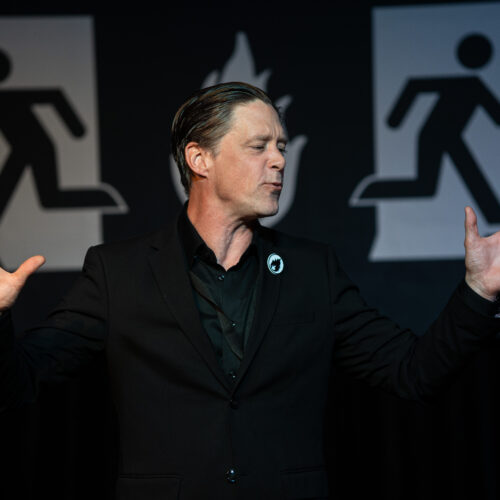 Exit poll – vi har ett resultat. Örebro Teater 2026 Foto: Erik Wärlegård.