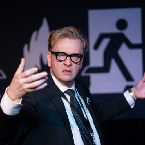 Exit poll – vi har ett resultat. Örebro Teater 2026 Foto: Erik Wärlegård.